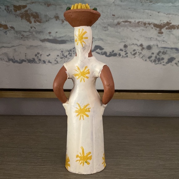 Jamaican lady statue, handpainted, terra-cotta - Picture 5 of 7